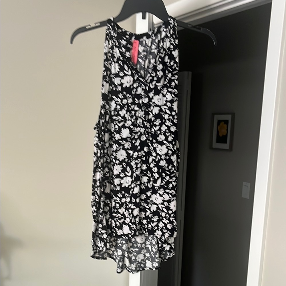 Sleeveless top w/ button detail. V-neck. Shorter in front. New w/ tags.